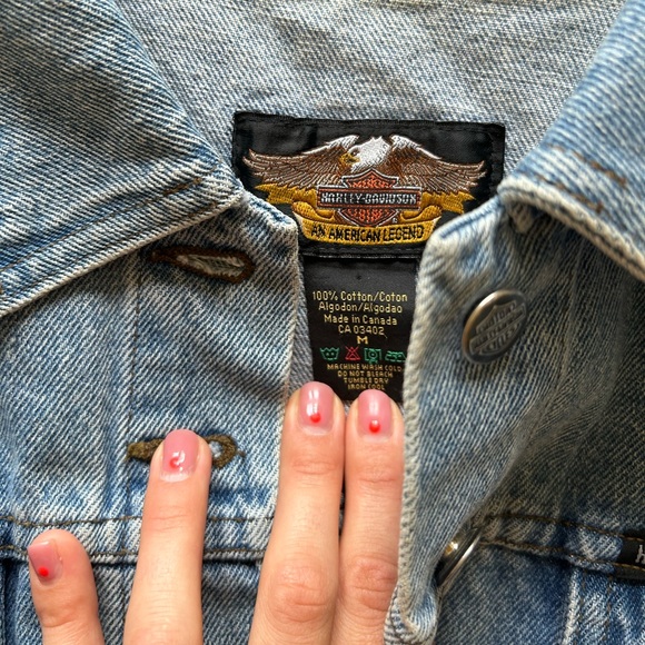 Vintage jean jacket with added embroidery - Picture 9 of 9